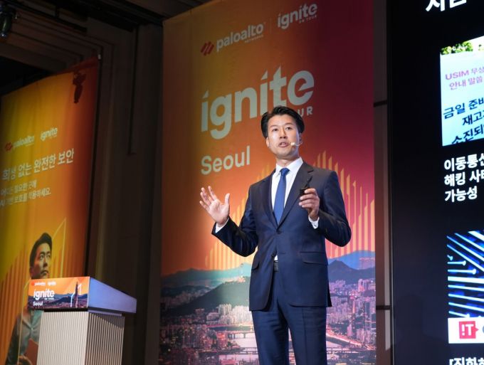 박상규 팔로알토 네트웍스 코리아 대표는 18일 서울 강남구 웨스틴 조선 서울 파르나스에서 열린 '이그나이트 온 투어 서울 2025' 행사에서 AI 시대를 대비한 새로운 사이버보안 전략을 발표하고 있다. /사진=팔로알토 네트워크