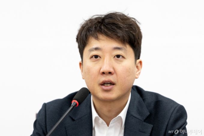 (서울=뉴스1) 이승배 기자 = 이준석 개혁신당 대표가 27일 서울 여의도 국회에서 열린 최고위원회의에서 모두발언하고 있다. 2025.10.27/뉴스1  Copyright (C) 뉴스1. All rights reserved. 무단 전재 및 재배포,  AI학습 이용 금지. /사진=(서울=뉴스1) 이승배 기자