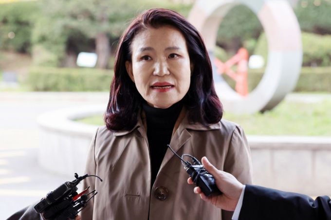 공직선거법, 국가공무원법 위반 혐의로 경찰에 체포됐다가 석방된 이진숙 전 방송통신위원장이 5일 오후 서울 양천구 서울남부지방검찰청에 영등포경찰서장 등에 대한 고발장을 제출하기 전 입장을 밝히고 있다./사진=뉴시스.