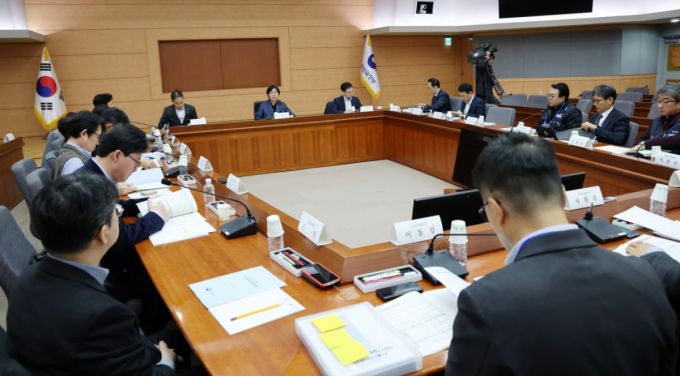 (서울=뉴스1) 임세영 기자 = 정은경 보건복지부 장관이 24일 서울 종로구 정부서울청사 별관 국제회의실에서 열린 제6차 국민연금기금운용위원회 회의에서 모두발언을 하고 있다. 2025.11.24/뉴스1  Copyright (C) 뉴스1. All rights reserved. 무단 전재 및 재배포,  AI학습 이용 금지. /사진=(서울=뉴스1) 임세영 기자