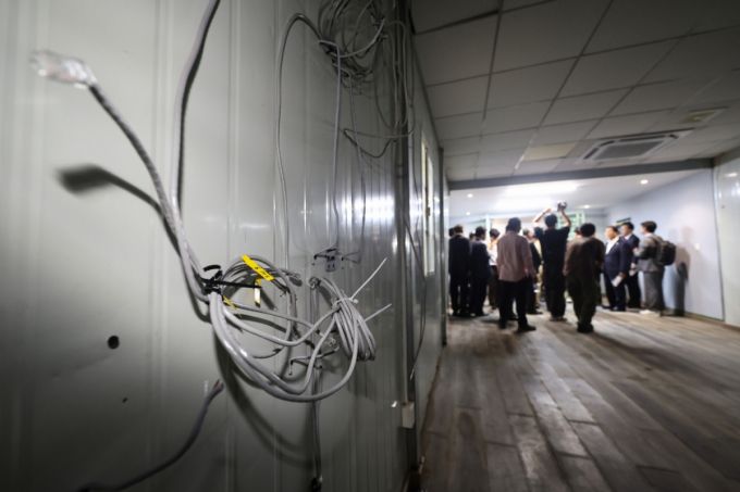 22일(현지시간) 캄보디아 프놈펜 외곽 온라인스캠범죄로 단속된 건물의 모습./사진=뉴스1