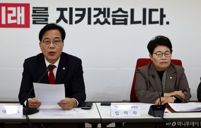 [서울=뉴시스] 김명년 기자 = 송언석 국민의힘 원내대표가 2일 오전 서울 여의도 국회에서 열린 대미투자특별법 점검 상임위원장-간사단 회의에서 발언하고 있다. 2025.12.02. kmn@newsis.com /사진=김명년