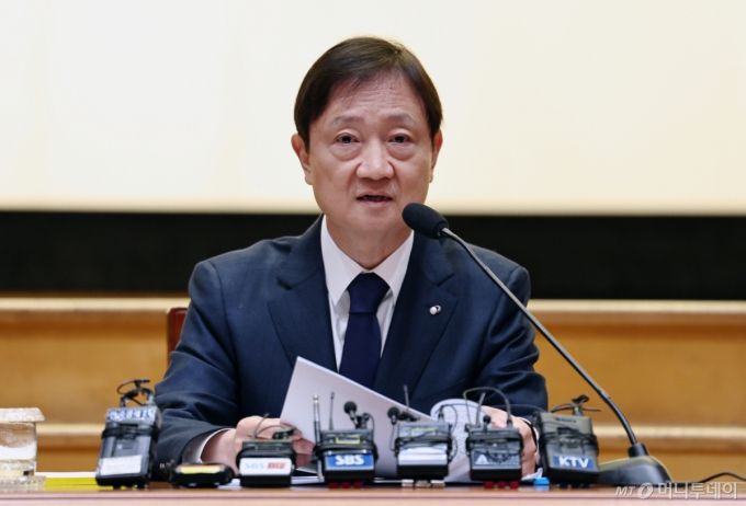 이찬진 금융감독원장이 1일 오전 서울 여의도 금융감독원에서 출입기자단과의 기자간담회를 열고 인사말을 하고 있다. /사진=뉴스1