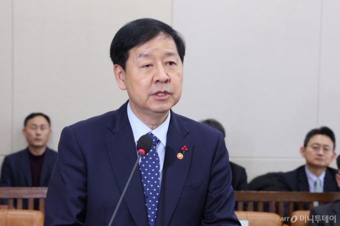 구윤철 부총리 겸 기획재정부 장관이 4일 서울 여의도 국회에서 열린 기획재정위원회 전체회의에서 발언하고 있다./사진제공=뉴스1