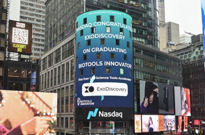 뉴욕 타임스퀘어 나스닥 타워에 게시된 ExoDiscovery 로고./사진제공=랩스피너