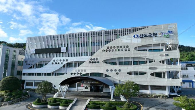 완도군청사 전경./사진제공=완도군