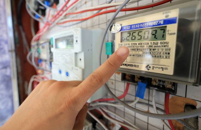 인천 시내 주택가 전기계량기의 모습. 2025.10.16/뉴스1  Copyright (C) 뉴스1. All rights reserved. 무단 전재 및 재배포,  AI학습 이용 금지. /사진=뉴스1
