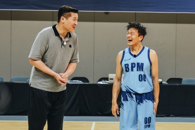 전 농구선수 서장훈이 이끄는 '라이징 이글스'가 가수 겸 프로듀서 박진영이 이끄는 연예인 농구단 'BPM'과 첫 경기를 펼친다. /사진제공=SBS '열혈농구단'