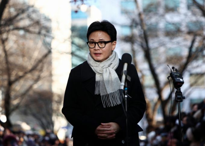 한동훈 전 국민의힘 대표가 지난 3일 서울 여의도 국회도서관 인근 쪽문에서 '12·3 비상계엄' 1년을 맞아 기자회견을 하고 있다.  /사진=뉴스1