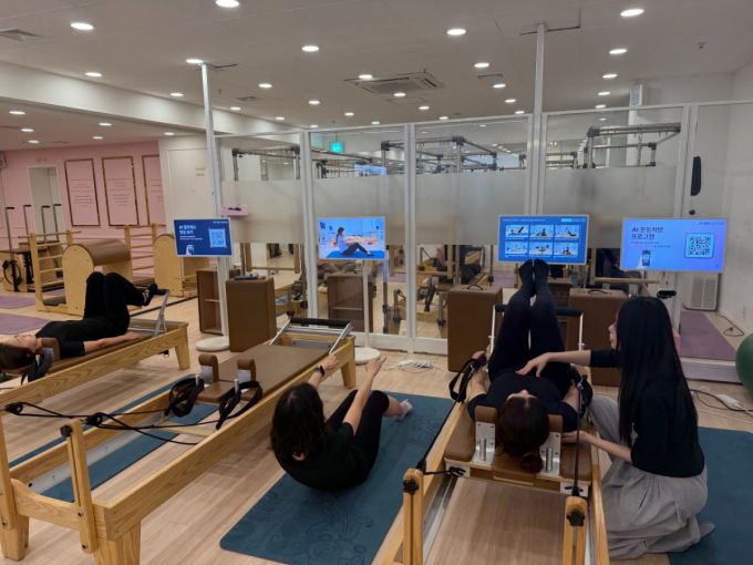 토마토시스템이 제공한 첨단 AI 재활 필라테스 서비스 장비가 도입된 캐치필라테스 이수점/사진제공=캐치필라테스