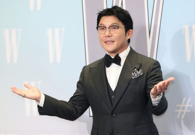 개그맨 조세호가 지난 10월 15일 서울 종로구 포시즌스 호텔에서 열린 ‘제20회 유방암 인식 향상 캠페인 자선 행사’에서 포즈를 취하고 있다. /사진=뉴스1