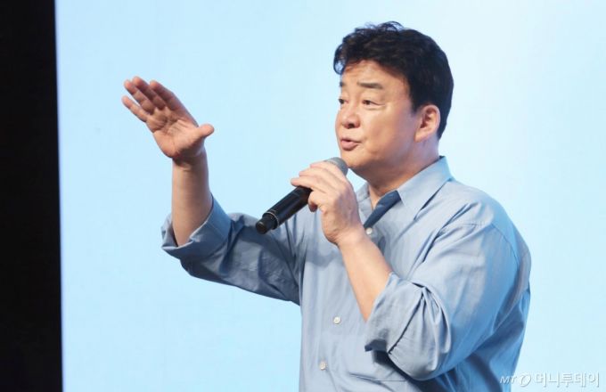 넷플릭스 새 예능 '흑백요리사: 요리 계급 전쟁2'(이하 '흑백요리사2')의 공개를 앞두고 기자간담회가 예정된 가운데 주요 출연진인 백종원 더본코리아 대표가 불참한다. /사진=머니투데이 DB