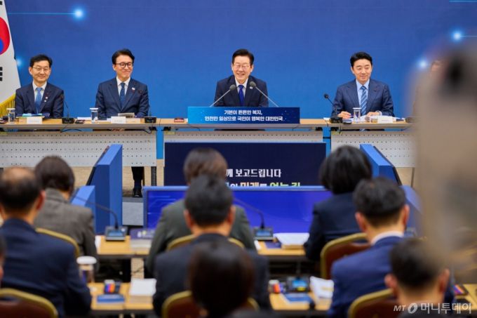 이재명 대통령이 16일 세종시 정부세종컨벤션센터에서 열린 보건복지부(질병관리청)·식품의약품안전처 업무보고에서 발언하고 있다./사진=(서울=뉴스1) 허경 기자