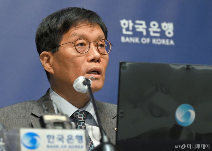 이창용 한국은행 총재가 27일 오전 서울 중구 한국은행에서 열린 통화정책방향 기자간담회에서 발언을 하고 있다./사진=뉴스1