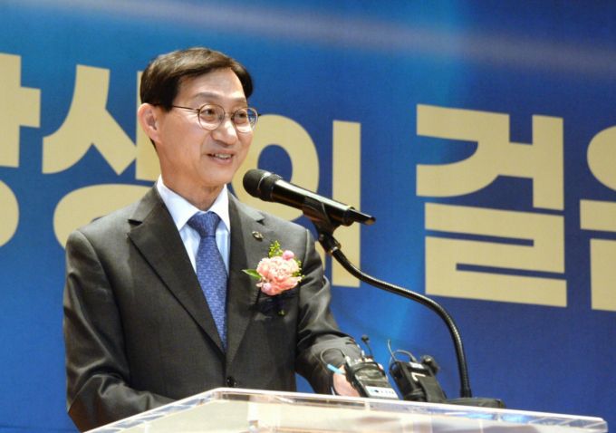 (전주=뉴스1) 유경석 기자 = 김성주 제19대 국민연금공단 신임 이사장이 17일 전북 전주시 국민연금공단에서 열린 취임식에서 취임사를 하고 있다. 2025.12.17/뉴스1  Copyright (C) 뉴스1. All rights reserved. 무단 전재 및 재배포,  AI학습 이용 금지. /사진=(전주=뉴스1) 유경석 기자