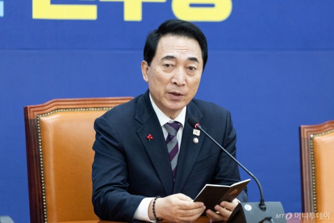 (서울=뉴스1) 이승배 기자 = 박수현 더불어민주당 수석대변인이 21일 서울 여의도 국회에서 열린 기자간담회에서 발언하고 있다. 2025.12.21/뉴스1  Copyright (C) 뉴스1. All rights reserved. 무단 전재 및 재배포,  AI학습 이용 금지. /사진=(서울=뉴스1) 이승배 기자