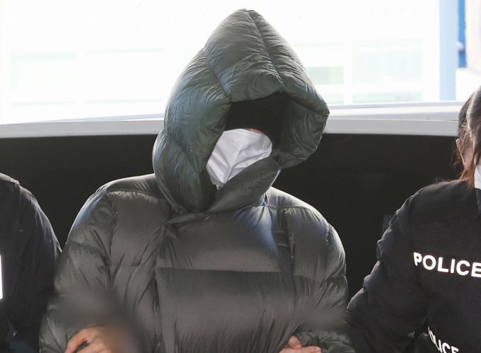 마약 투약 혐의로 수사받던 중 해외로 도피했다가 체포된 남양유업 창업주 외손녀 황하나가 지난 26일 경기 안양시 동안구 수원지방법원 안양지원에서 열린 구속 전 피의자 심문(영장실질심사)에 출석하고 있다./사진=뉴스1