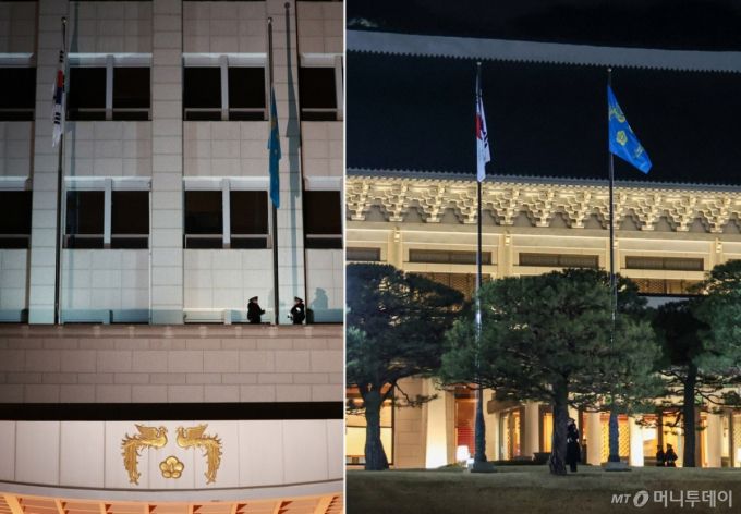 [서울=뉴시스] 고범준 기자 = 29일 서울 용산 대통령실 청사에서 101경비단이 봉황기를 하기하고 있다. 오른쪽은 청와대 본관 앞에 봉황기가 게양되어 있다.   이재명 대통령은 29일 월요일부터 청와대 본관에서 공식 업무에 돌입한다. 이로써 지난 2022년 5월 시작된 대통령실 '용산 시대'는 3년 7개월여 만에 막을 내리게 됐다. 2025.12.29. bjko@newsis.com /사진=고범준