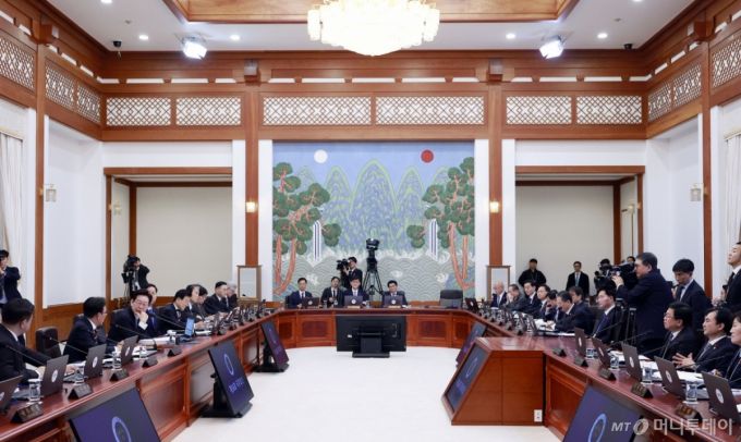 (서울=뉴스1) 허경 기자 = 이재명 대통령이 30일 청와대에서 열린 국무회의를 주재하고 있다. (청와대통신사진기자단) 2025.12.30/뉴스1  Copyright (C) 뉴스1. All rights reserved. 무단 전재 및 재배포,  AI학습 이용 금지. /사진=(서울=뉴스1) 허경 기자