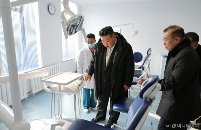 (평양 노동신문=뉴스1) = 노동당 기관지 노동신문은 30일 "29일 남포시 용강군 병원·지방공업공장 준공식이 2025년도 준공의 계절 마감을 장식하며 성대히 진행되었다"고 보도했다.   [국내에서만 사용가능. 재배포 금지. DB 금지. For Use Only in the Republic of Korea. Redistribution Prohibited]  rodongphoto@news1.kr  Copyright (C) 뉴스1. All rights reserved. 무단 전재 및 재배포,  AI학습 이용 금지.