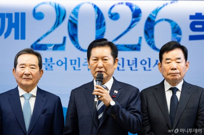 (서울=뉴스1) 유승관 기자 = 정청래 더불어민주당 대표가 1일 서울 여의도 당사에서 열린 2026 더불어민주당 신년인사회에서 인사말을 하고 있다. 2026.1.1/뉴스1  Copyright (C) 뉴스1. All rights reserved. 무단 전재 및 재배포,  AI학습 이용 금지. /사진=(서울=뉴스1) 유승관 기자