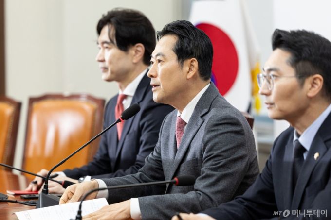 (서울=뉴스1) 이승배 기자 = 장동혁 국민의힘 대표가 2일 서울 여의도 국회에서 열린 기자간담회에서 모두발언하고 있다. 2026.1.2/뉴스1  Copyright (C) 뉴스1. All rights reserved. 무단 전재 및 재배포,  AI학습 이용 금지. /사진=(서울=뉴스1) 이승배 기자