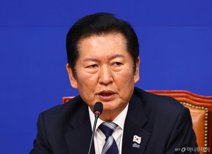 [서울=뉴시스] 김명년 기자 = 정청래 더불어민주당 대표가 6일 오전 서울 여의도 국회에서 열린 충남·대전 통합 및 충청지역 발전특별위원회 전체회의에서 발언하고 있다. 2026.01.06. kmn@newsis.com /사진=김명년