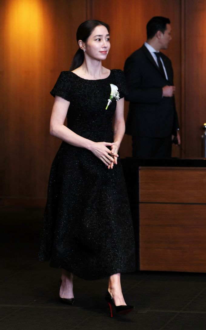 배우 이민정이 6일 서울 중구 신라호텔에서 열린 2026 대한민국 퍼스트브랜드 대상에서 포즈를 취하고 있다./사진=머니투데이 DB /사진=김휘선 hwijpg@