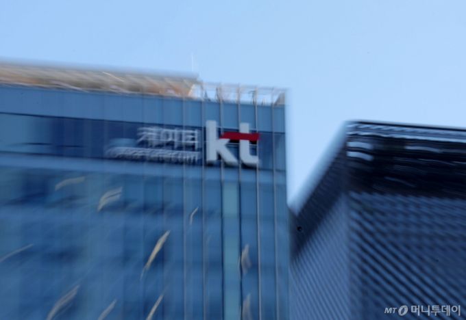 [서울=뉴시스] 홍효식 기자 = 7일 서울 종로구 KT 광화문 사옥 모습. 2026.01.07.  /사진=홍효식