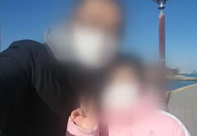 A씨와 사실혼 관계에 있던 남성이 친딸인 피해 아동과 찍은 사진./사진＝YTN