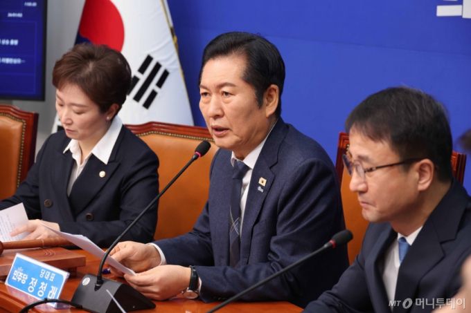 [서울=뉴시스] 조성봉 기자 = 정청래 더불어민주당 대표가 12일 오전 서울 여의도 국회에서 열린 최고위원회의에서 발언을 하고 있다. 2026.01.12. suncho21@newsis.com /사진=조성봉