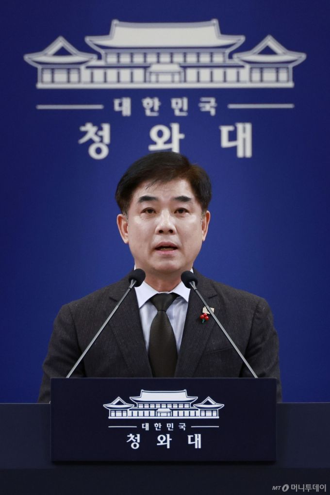 [서울=뉴시스] 최동준 기자 = 김병욱 정무비서관이 12일 서울 청와대에서 이재명 대통령 정당 지도부 오찬 간담회 일정 관련 브리핑을 하고 있다. 2026.01.12. photocdj@newsis.com /사진=최동준