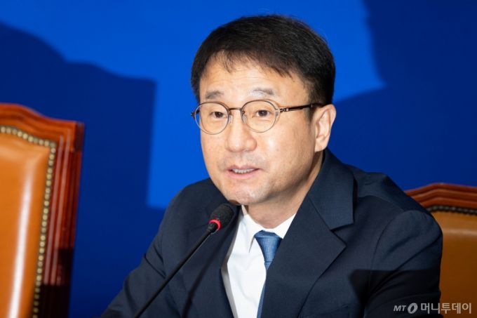 (서울=뉴스1) 유승관 기자 = 한병도 더불어민주당 신임 원내대표가 12일 서울 여의도 국회에서 열린 최고위원회의에서 모두 발언을 하고 있다. 2026.1.12/뉴스1  Copyright (C) 뉴스1. All rights reserved. 무단 전재 및 재배포,  AI학습 이용 금지. /사진=(서울=뉴스1) 유승관 기자