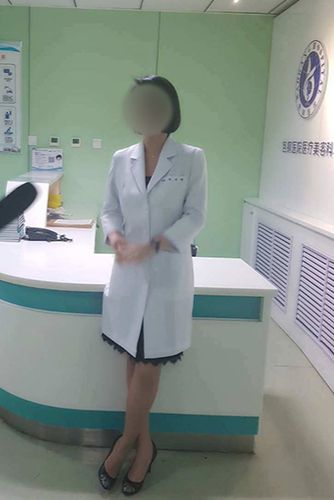 개그우먼 박나래는 지난달 6일 '주사 이모'라 불리는 A씨에게 링거를 맞거나 처방전이 필요한 항우울제 등을 처방 받았다는 의혹이 제기됐다. 사진은 A씨가 자신의 인스타그램을 통해 공개한 사진. /사진=A씨 인스타그램