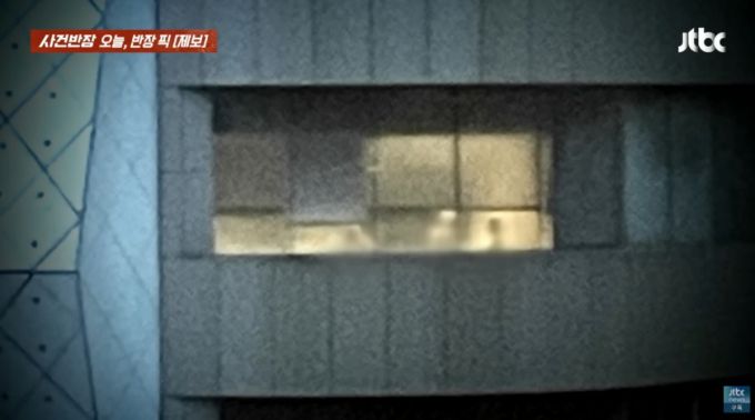 서울 서초구 한 3성급 호텔 사우나 내부가 밖에서 들여다보인다는 주장이 제기됐다. /사진=JTBC '사건반장' 방송화면 캡처