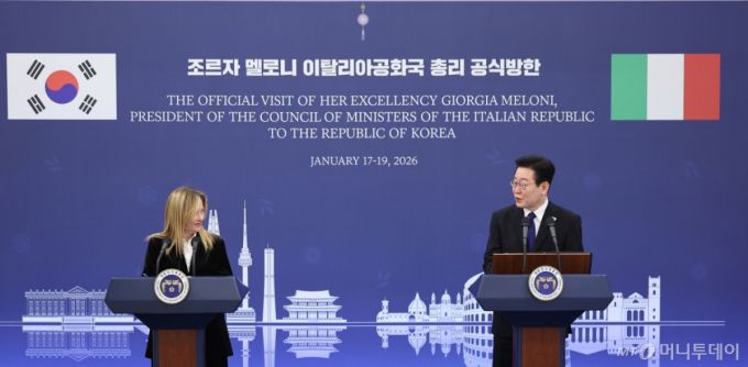 [서울=뉴시스] 최동준 기자 = 이재명 대통령과 조르자 멜로니 이탈리아 총리가 19일 청와대에서 한-이탈리아 공동언론발표를 하고 있다. 2026.01.19. photocdj@newsis.com /사진=