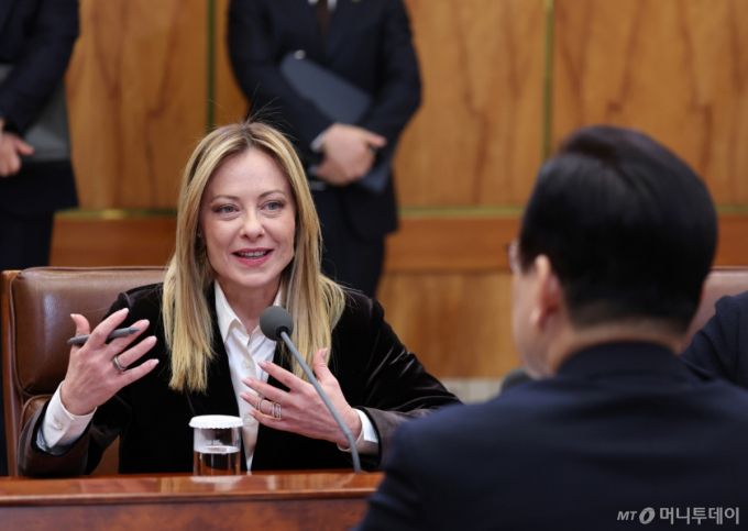 [서울=뉴시스] 최동준 기자 = 조르자 멜로니 이탈리아 총리가 19일 청와대에서 열린 이재명 대통령과 한-이탈리아 정상회담에서 발언하고 있다. 2026.01.19. photocdj@newsis.com /사진=