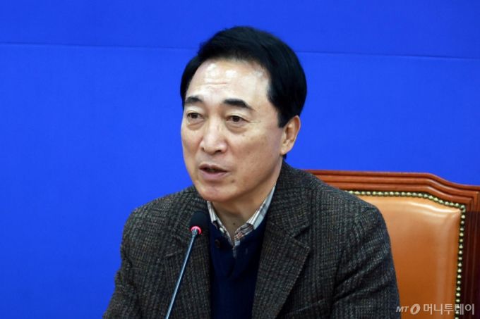 [서울=뉴시스] 고승민 기자 = 박수현 더불어민주당 수석대변인이 18일 서울 여의도 국회에서 현안 기자간담회를 하고 있다. 2026.01.18. kk사진=고승민