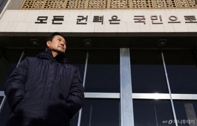 (서울=뉴스1) 신웅수 기자 = 단식 농성 중인 장동혁 국민의힘 대표가 20일 서울 여의도 국회에서 산책을 하고 있다. 2026.1.20/뉴스1  Copyright (C) 뉴스1. All rights reserved. 무단 전재 및 재배포,  AI학습 이용 금지. /사진=(서울=뉴스1) 신웅수 기자