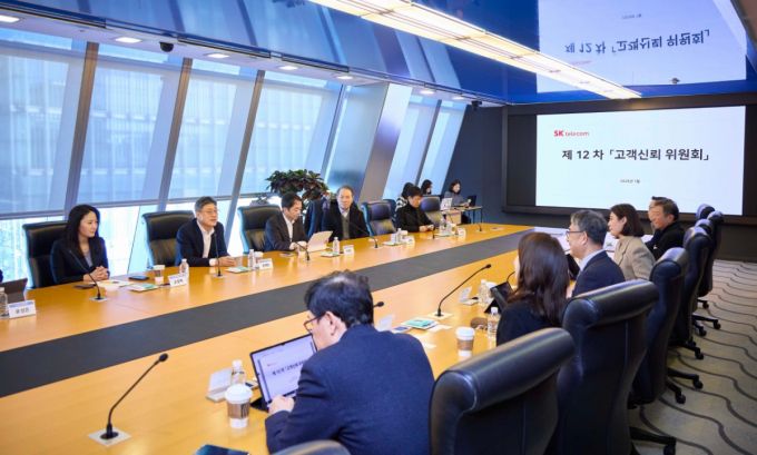SK텔레콤은 고객신뢰 위원회(위원장 안완기)와 을지로에 위치한 T타워에서 2026년 첫 정기 간담회를 개최했다고 21일 밝혔다./사진=SKT