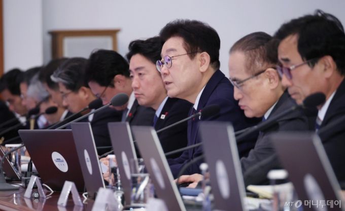 [서울=뉴시스] 최동준 기자 = 이재명 대통령이 22일 청와대에서 열린 수석보좌관회의에서 발언하고 있다. 2026.01.22. photocdj@newsis.com /사진=류현주