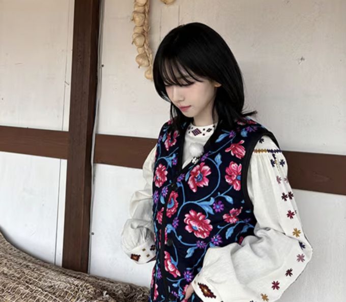 아이돌 그룹 에스파의 카리나가 김장조끼를 입어 주목을 받았다./사진=카리나 인스타그램 화면캡처.