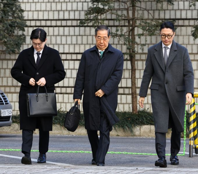 한덕수 전 국무총리가 지난 21일 서울 서초구 서울중앙지법에서 열린 1심 선고공판에 출석하고 있다. /사진=뉴시스