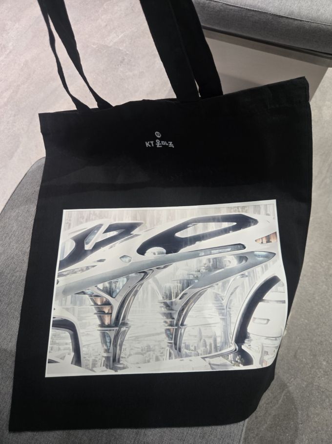 인스타그램 게시글을 올리면 'AI 라이브 드로잉'으로 현장에서 직접 그린 그림이 프린트된 에코백을 받을 수 있다./사진=이찬종 기자