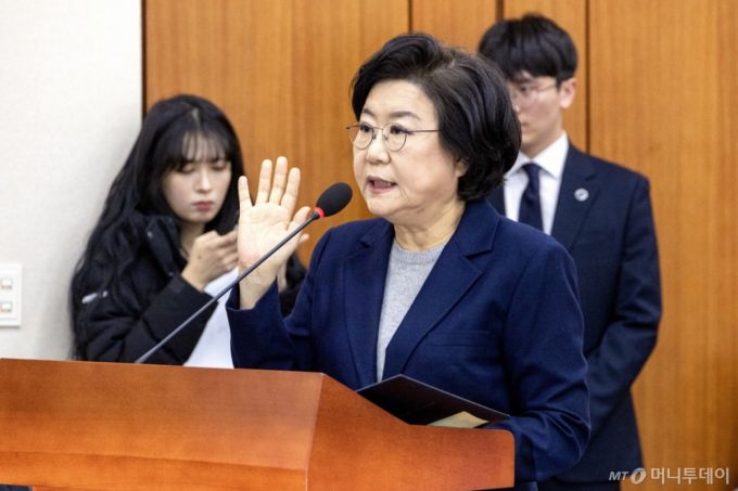 (서울=뉴스1) 이승배 기자 = 이혜훈 기획예산처 장관 후보자가 23일 서울 여의도 국회에서 열린 제431회국회(임시회) 재정경제기획위원회 인사청문회에 출석해 선서하고 있다. 2026.1.23/뉴스1  Copyright (C) 뉴스1. All rights reserved. 무단 전재 및 재배포,  AI학습 이용 금지. /사진=(서울=뉴스1) 이승배 기자