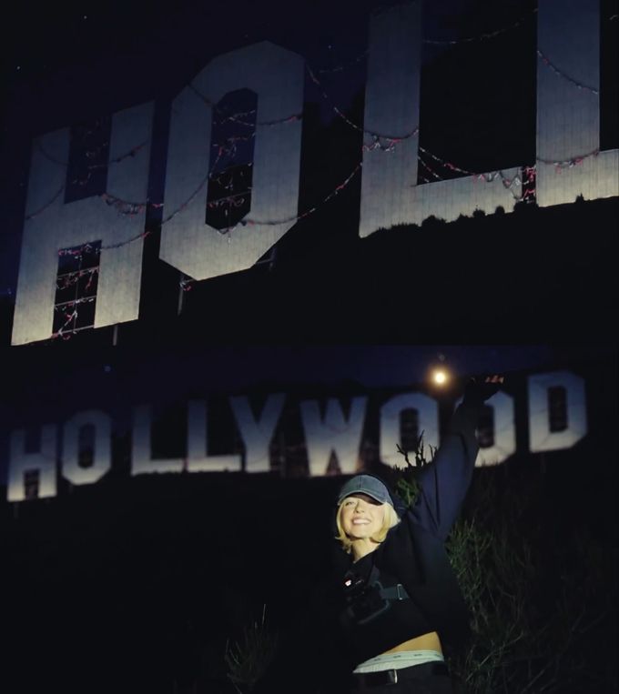 배우 시드니 스위니가 미국 로스앤젤레스(LA)의 상징인 '할리우드 사인'에 여성 브래지어를 주렁주렁 달았다가 논란에 휩싸였다. /사진=시드니 스위니 인스타그램