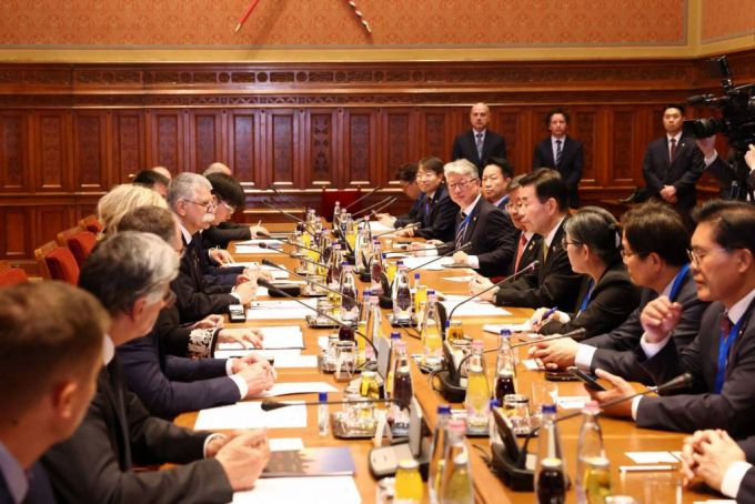 [서울=뉴시스] 추상철 기자 = 김진표 국회의장이 5일(현지시간) 헝가리를 방문해 라슬로 꾀비르 헝가리 국회의장과 회담을 하고 있다. (사진= 국회의장실 제공) 2023.06.06. *재판매 및 DB 금지