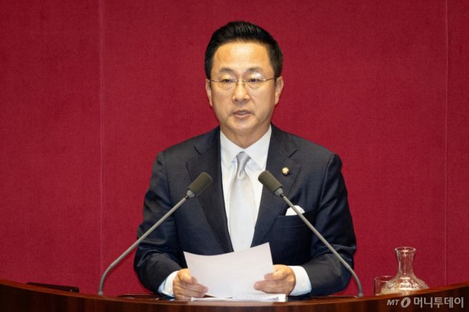 (서울=뉴스1) 유승관 기자 = 박성준 더불어민주당 의원이 15일 서울 여의도 국회에서 열린 제429회 국회(정기회) 제5차 본회의에서 정치에 관한 대정부 질문을 하고 있다. 2025.9.15/뉴스1  Copyright (C) 뉴스1. All rights reserved. 무단 전재 및 재배포,  AI학습 이용 금지. /사진=(서울=뉴스1) 유승관 기자