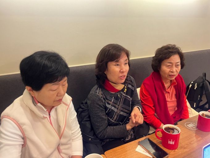 3일 서울 광진구 한 카페에서 만난 요양보호사 권은자·임미숙·박순화씨(왼쪽부터)./사진=이정우 기자.