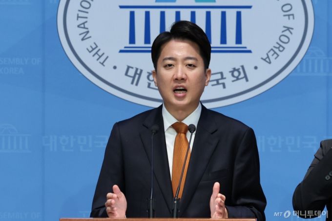 제21대 대통령선거 공식 선거운동 첫날인 12일 오전 이준석 개혁신당 대선 후보가 서울 여의도 국회 소통관에서 열린 선거 구상 발표 기자회견에서 발언하고 있다. 2025.05.12. /사진=뉴시스 /사진=권창회